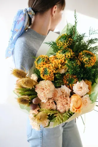 Ramo de flores de colores cálidos para el Día de la Madre